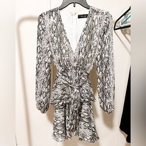 DO+BE Long Sleeve Snake print V-neck Mini Dress size small new with tags